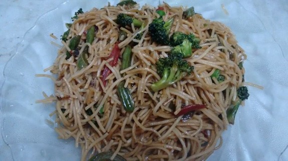 Veg Chowmein - Chinese Hakka Noodles