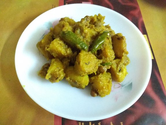 Aloo Kumror Chakka